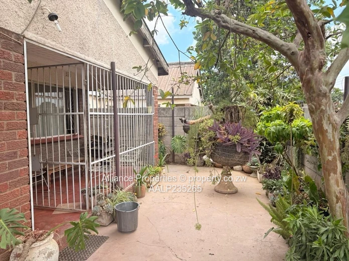 Charming & Well-Maintained Glenora A House with Deeds