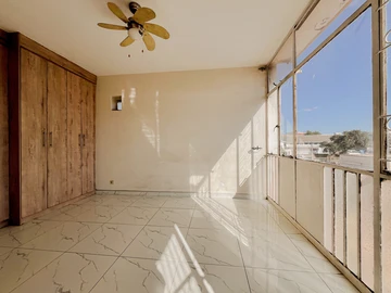 2 Bedroom Flat & Apartment