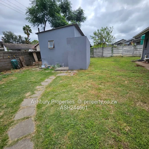 Freshly Renovated Cosy House on Main Road too.