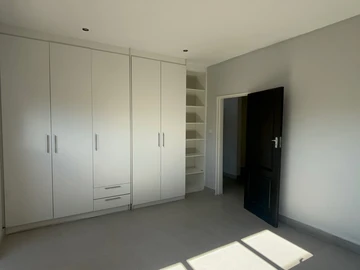 3 Bedroom Flat & Apartment