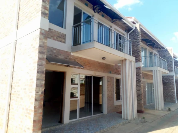 3 Bedroom Flat & Apartment