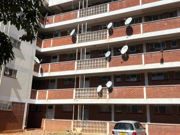 Spacious 2-Bed Apartment with Balcony in Eastview Gardens