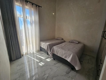 6 Bedroom House