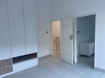 3 Bedroom Flat & Apartment