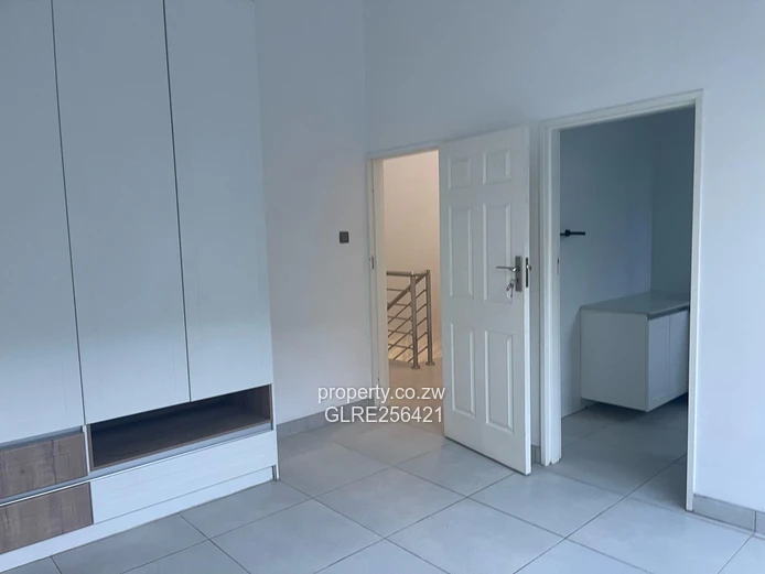 Avondale 3-Bed Flat: Modern Open-Plan Living + Borehole