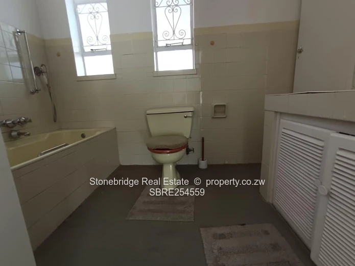 3 Bedroom House in Hillside For Sale