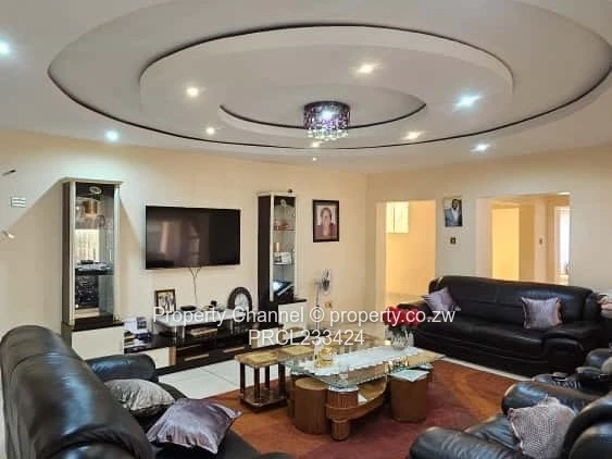 Mount Pleasant 8-Bed Home - Spacious Verandah & Garden