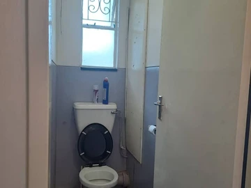 2 Bedroom Flat & Apartment