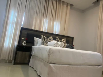 7 Bedroom House