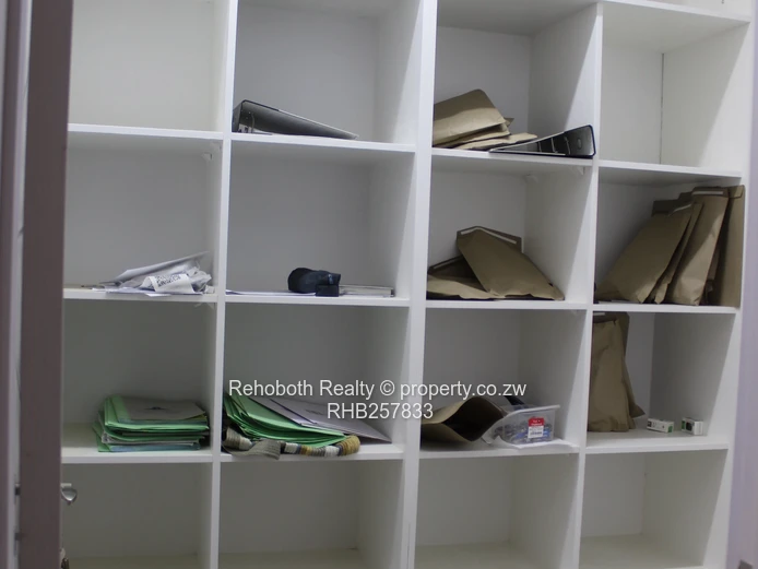 Contemporary 4-Bed Marlborough Flat with Borehole