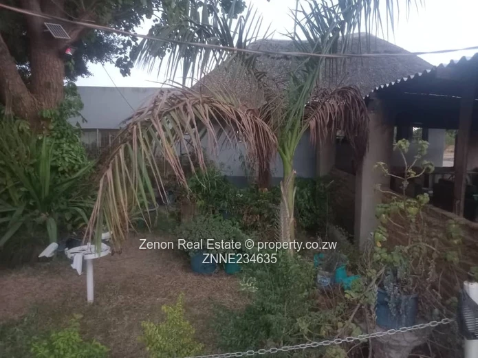 Mhangura commercial building for sale with Title Deeds 300,000k