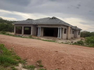 Incomplete 4-Bedroom Home in Kadoma with Borehole 