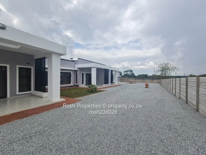 Modern 3-Bed, 2-Bath Flat — Borehole & Secure Yard