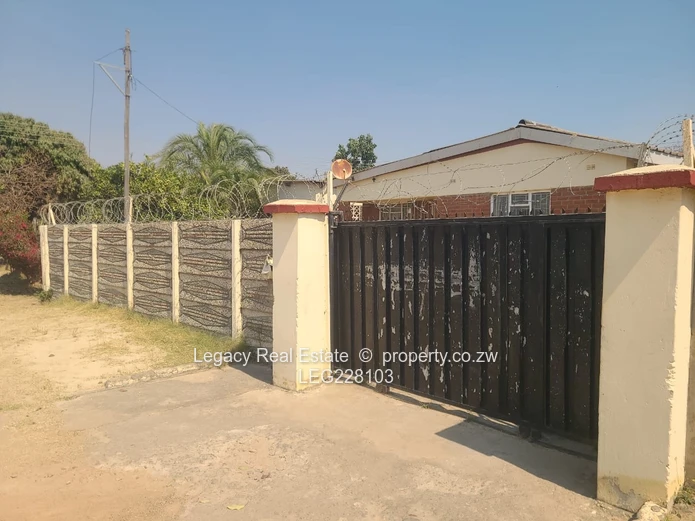 Chitungwiza Unit J – House for Sale.