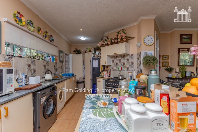 Beautiful Family Home with Cottage  (Sole Mandate)