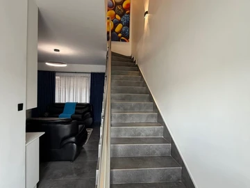 3 Bedroom Flat & Apartment