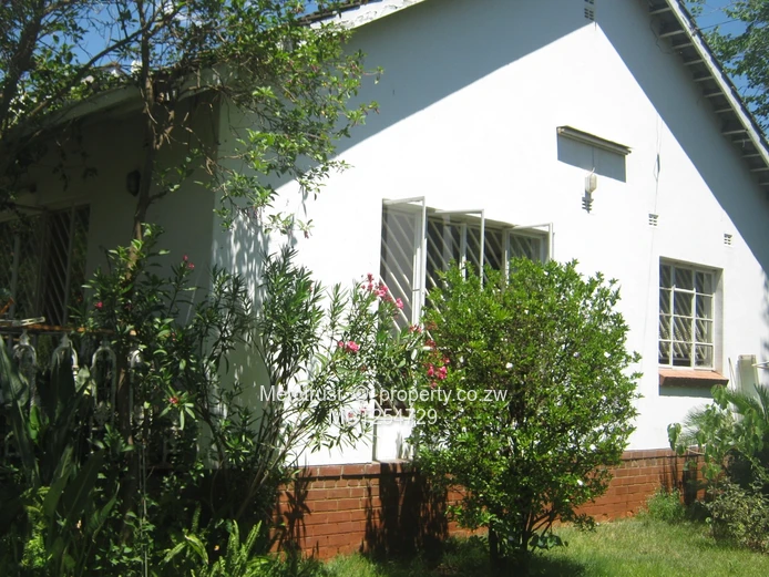 Spacious, immaculate garden flat! (Sole Mandate)