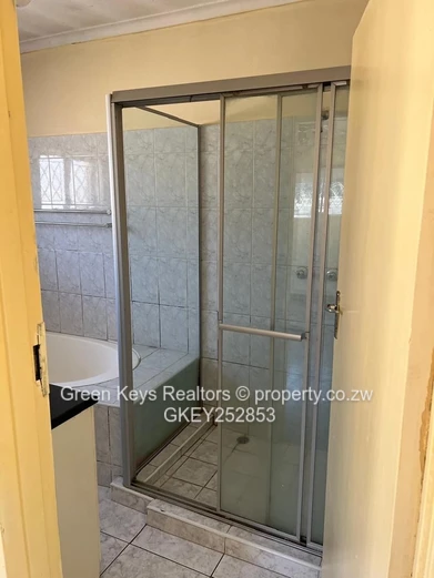 Zimre park 4 beds to rent