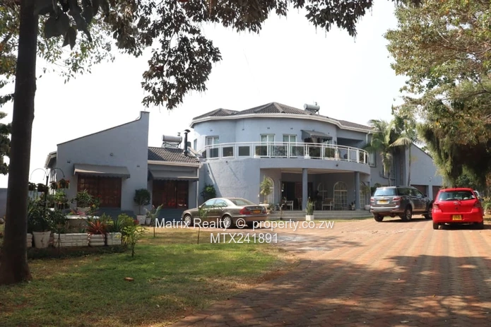 5 Bedroom Signature Residence in Helensvale