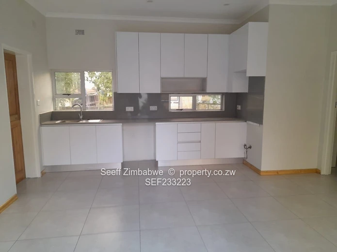 Avondale West Gem: Spacious Family Living with Cottage and Abundant Water Supply!