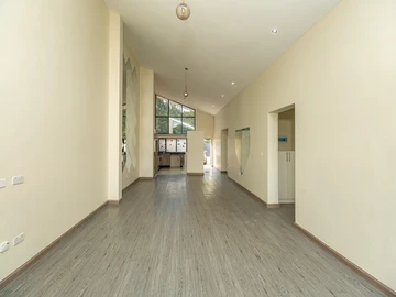 3 Bedroom Flat & Apartment