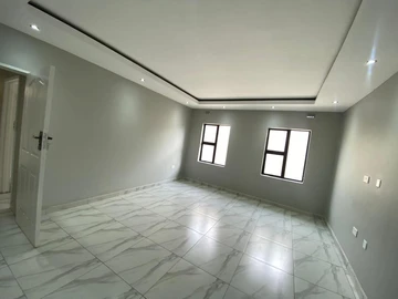 3 Bedroom Flat & Apartment