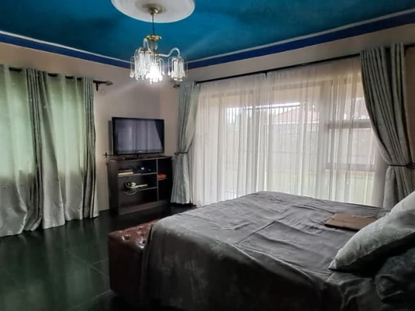 5 Bedroom House