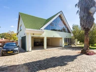 Stunning Alexander Park House with Extensive Features!