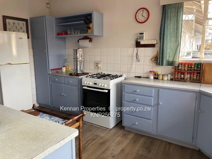 Spacious end unit garden flat apartment in Greendale North