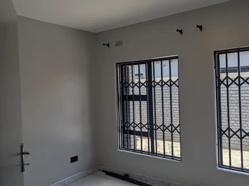 2 Bedroom Flat & Apartment