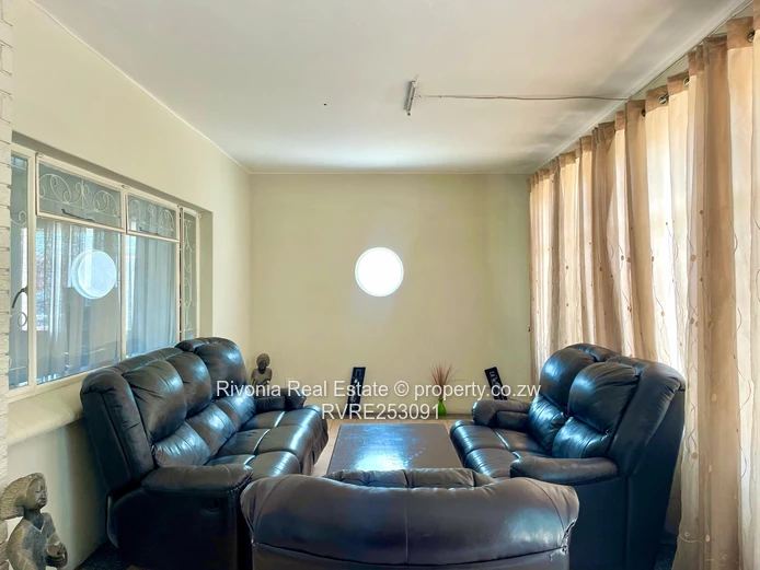 Gracious 5-Bed Colonial in Eastlea with Pool & Garden