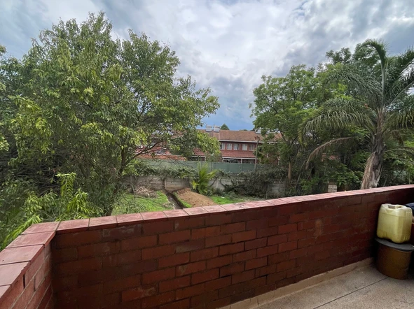 2 Bedroom Flat & Apartment