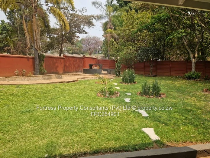 Spacious Quinnington 6-Bed Home with Pool & Borehole