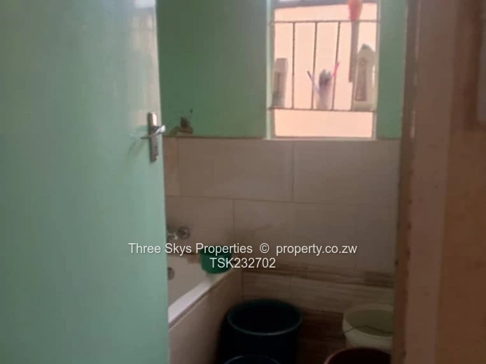 Budiriro House With Borehole