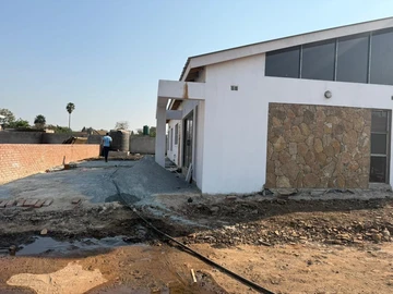 4 Bedroom Flat & Apartment