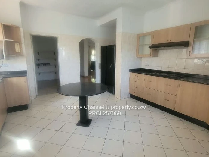 Spacious 7-Bed Home with Pool & Borehole, Greystone Park