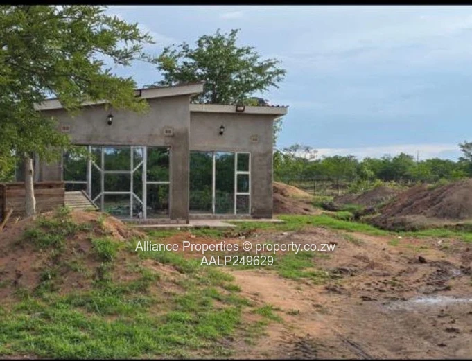 Kadoma: 1.96Ha Commercial Plot with 150m² Shell & Water Towers
