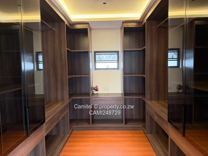 Stylish 5-Bed Double-Storey in Vainona — Garage & Balcony