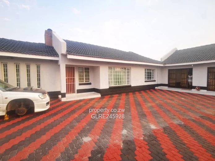 Spacious 2BR Westgate Home — Borehole & Large Paved Yard