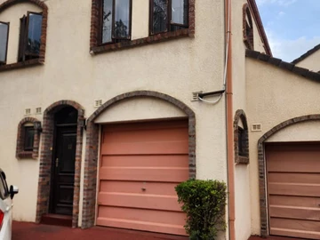 3 Bedroom Flat & Apartment