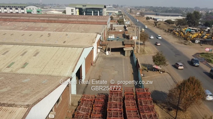 Conveniently located Warehouse & Factory along Glenagles road.