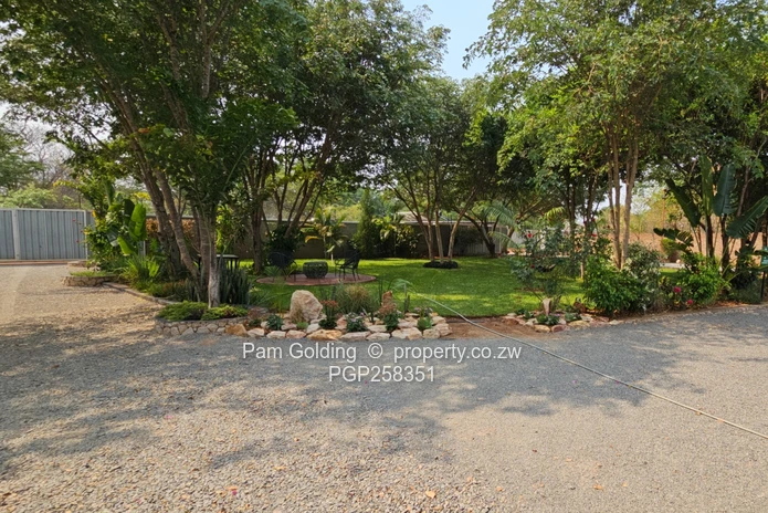 Victoria Falls 5 Bedroomed Property for Sale.