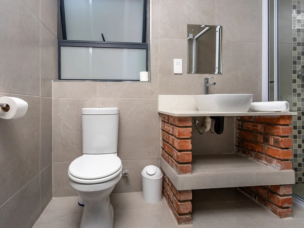 2 Bedroom Flat & Apartment
