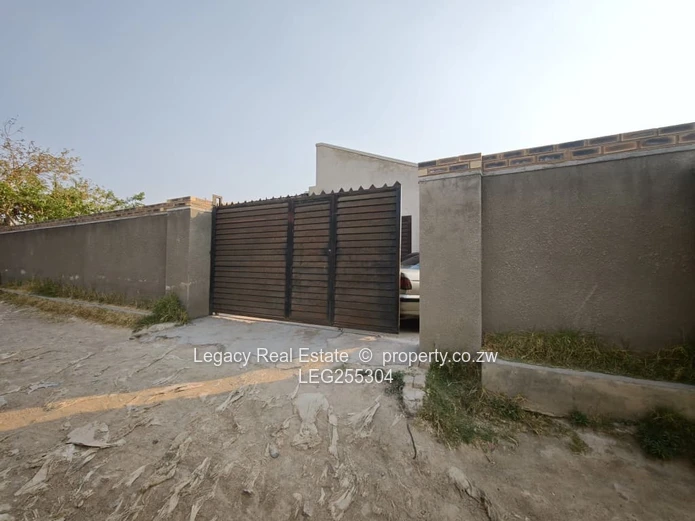 Secure Walled 4-Bed Home with Flatlet & Garage — Chitungwiza (Sole Mandate)