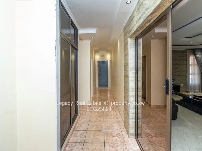 Ultra-Modern Executive Home – Strathaven Residence with Pool