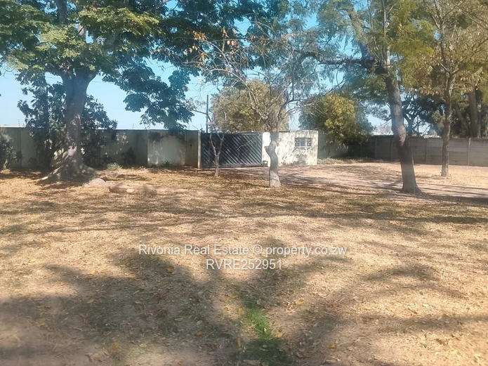 Greendale North: 3-Bed Home with Pool & Borehole on 3767m²
