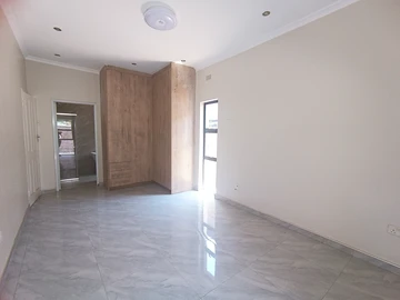 3 Bedroom Flat & Apartment