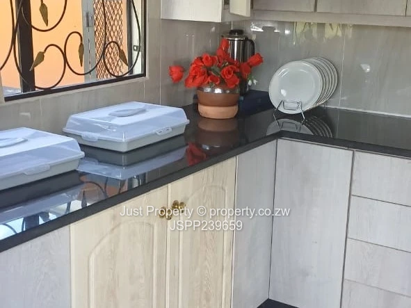 Luxurious 3 Bed house in a secure neighbourhood: Rent