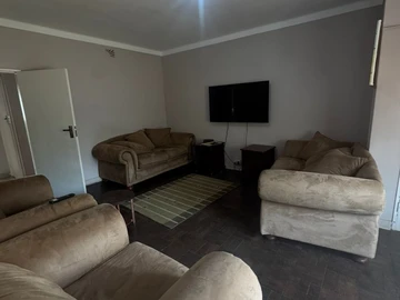 2 Bedroom Flat & Apartment