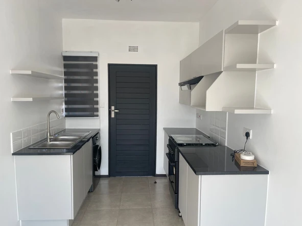 2 Bedroom Flat & Apartment